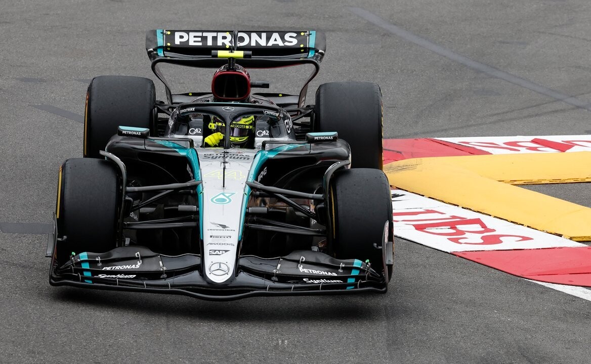 Льюис Хэмилтон лидирует в первой тренировке Гран-при Монако