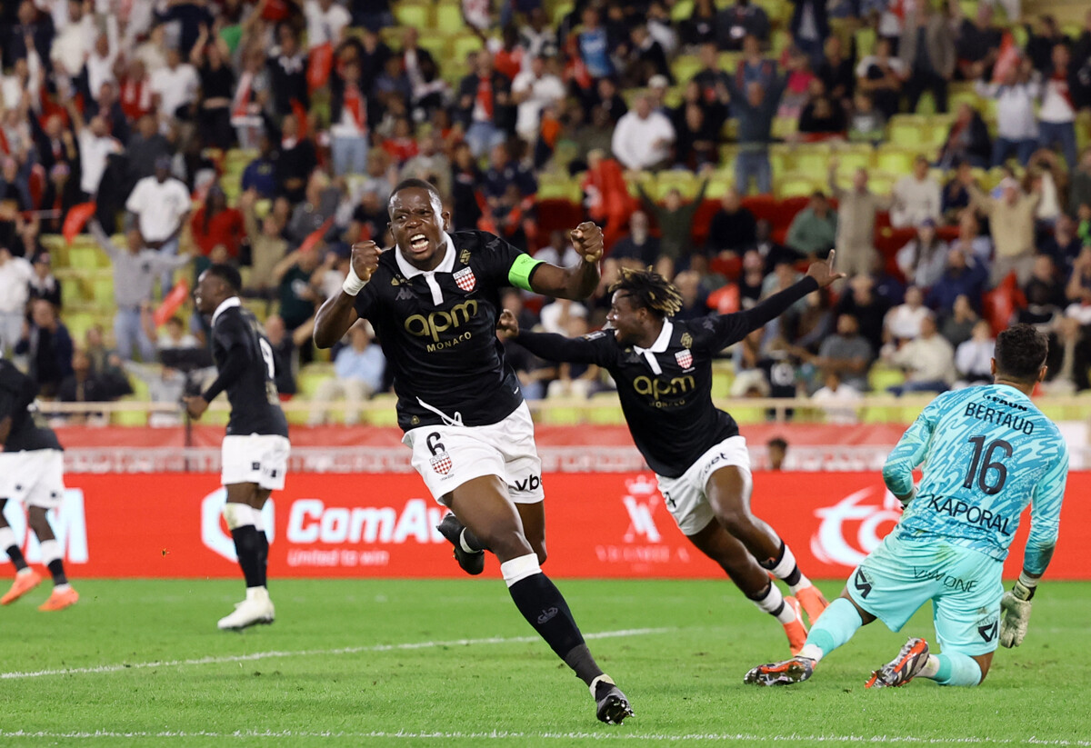 Монако приближается к первенству турнира